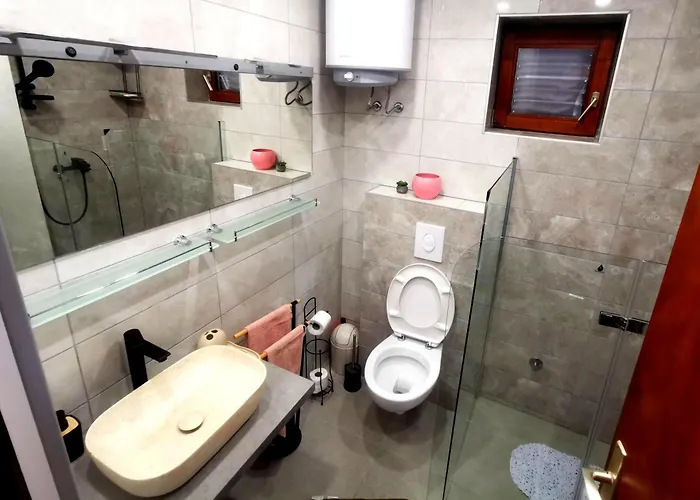 Haus Convallaria Ferienhaus Pinezići